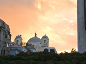 Igreja ao pôr do sol